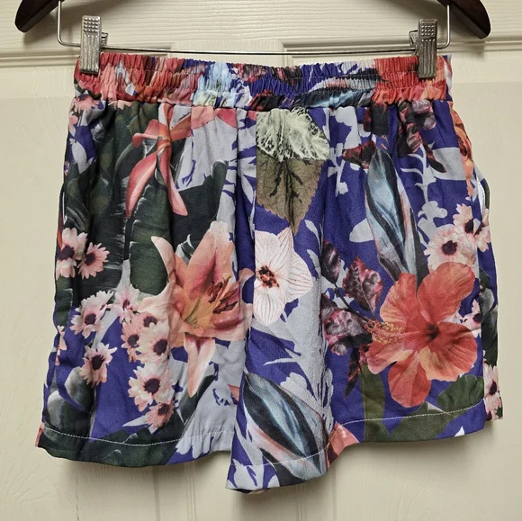 Romeo & Juliet Couture High Waist Floral Shorts - Blue and Red NWT